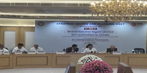 नई दिल्ली के विज्ञान भवन में सोमवार को बीएसएनएल की रणनीतिक समीक्षा एवं योजना बैठक (एसआरपीएम) की अध्यक्षता करते केंद्रीय संचार मंत्री ज्योतिरादित्य सिंधिया। इस दौरान केंद्रीय राज्यमंत्री डॉ. चंद्रशेखर पेम्मासानी, दूरसंचार सचिव अमित अग्रवाल, बीएसएनएल के सीएमडी ए. रॉबर्ट जे. रवि तथा अन्य वरिष्ठ अधिकारी उपस्थित रहे। नई दिल्ली के विज्ञान भवन में सोमवार को बीएसएनएल की रणनीतिक समीक्षा एवं योजना बैठक (एसआरपीएम) की अध्यक्षता करते केंद्रीय संचार मंत्री ज्योतिरादित्य सिंधिया। इस दौरान केंद्रीय राज्यमंत्री डॉ. चंद्रशेखर पेम्मासानी, दूरसंचार सचिव अमित अग्रवाल, बीएसएनएल के सीएमडी ए. रॉबर्ट जे. रवि तथा अन्य वरिष्ठ अधिकारी उपस्थित रहे।