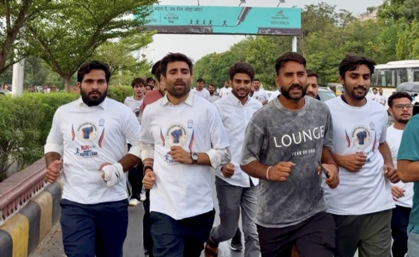 रन अगेंस्ट पेपर लीक से गूंजी जयपुर की सड़कें रन अगेंस्ट पेपर लीक से गूंजी जयपुर की सड़कें
