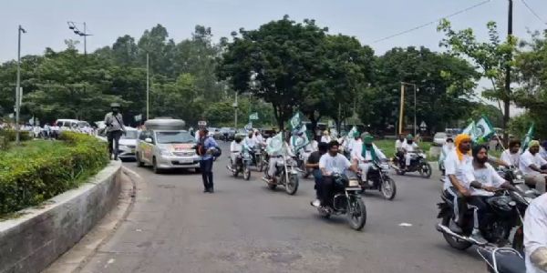 भारत-अमेरिका व्यापार समझौते का विरोध, पंजाब के किसानों ने चंडीगढ़ में निकाली मोटरसाइकिल रैली