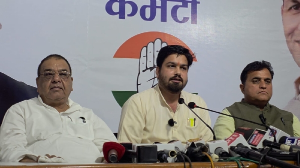 प्रदेश कांग्रेस कार्यालय में आयोजित संयुक्त पत्रकार वार्ता में पूर्व विधायक शैलेंद्र पटेल और पूर्व प्रवक्ता राहुल राज प्रदेश कांग्रेस कार्यालय में आयोजित संयुक्त पत्रकार वार्ता में पूर्व विधायक शैलेंद्र पटेल और पूर्व प्रवक्ता राहुल राज