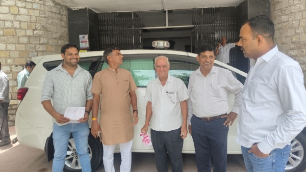 चित्तौड़गढ़ में जिला कलक्टर से मिलने पहुंचे बस्सी के ग्रामीण चित्तौड़गढ़ में जिला कलक्टर से मिलने पहुंचे बस्सी के ग्रामीण