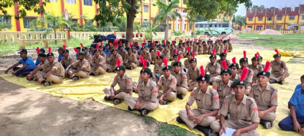 प्रशिक्षण ले रहे एनसीसी कैडेट्स के छाया चित्र प्रशिक्षण ले रहे एनसीसी कैडेट्स के छाया चित्र