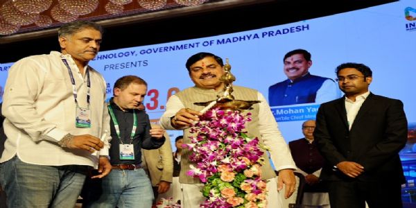 मुख्यमंत्री डॉ. यादव भोपाल में एमपी टेक ग्रोथ कॉन्क्लेव का शुभारंभ करते हुए