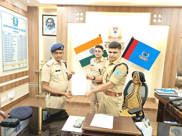 सम्मानित हुए अधिकारी सम्मानित हुए अधिकारी