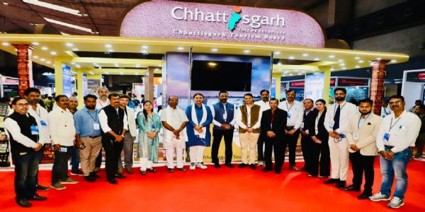 ट्रैवल एंड टूरिज्म फेयर  कोलकाता-2026 में छत्तीसगढ़ पर्यटन विभाग के अधिकारी -कर्मचारी