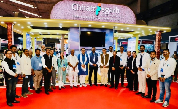 ट्रैवल एंड टूरिज्म फेयर  कोलकाता-2026 में छत्तीसगढ़ पर्यटन विभाग के अधिकारी -कर्मचारी