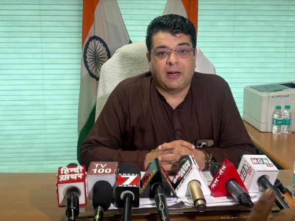 एमसीडी में नेता प्रतिपक्ष अंकुश नारंग पत्रकार वार्ता को संबोधित करते हुए। एमसीडी में नेता प्रतिपक्ष अंकुश नारंग पत्रकार वार्ता को संबोधित करते हुए।