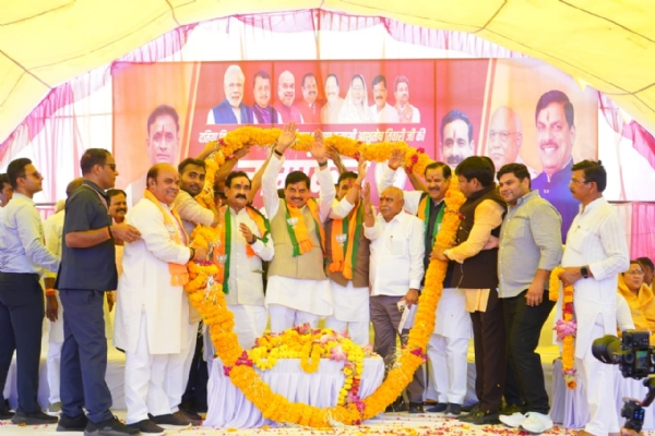भाजपा ने नामांकन के साथ दिखाया शक्ति प्रदर्शन भाजपा ने नामांकन के साथ दिखाया शक्ति प्रदर्शन