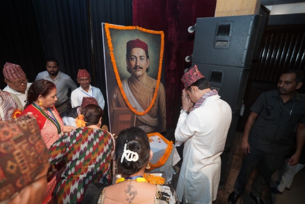 आदिकवि भानुभक्त को श्रद्धांजलि अर्पित करते सांसद राजू बिष्ट आदिकवि भानुभक्त को श्रद्धांजलि अर्पित करते सांसद राजू बिष्ट