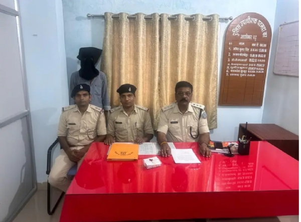 गिरफ्तार आरोपी की जानकारी देते डीएसपी दयानंद कुमार गिरफ्तार आरोपी की जानकारी देते डीएसपी दयानंद कुमार