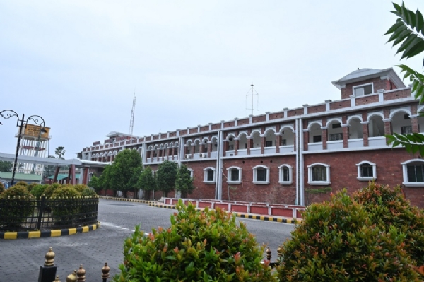 पुनर्विकसित रेलवे स्टेशन का दृश्य पुनर्विकसित रेलवे स्टेशन का दृश्य