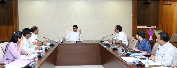 धार्मिक न्यास एवं धर्मस्व विभाग की समीक्षा बैठक लेते हुए राज्य मंत्री धर्मेन्द्र सिंह लोधी धार्मिक न्यास एवं धर्मस्व विभाग की समीक्षा बैठक लेते हुए राज्य मंत्री धर्मेन्द्र सिंह लोधी