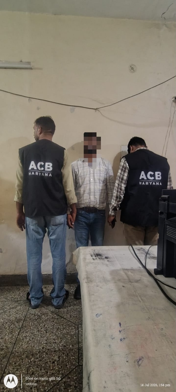 एसीबी द्वारा गिरफ्तार जेई एसीबी द्वारा गिरफ्तार जेई
