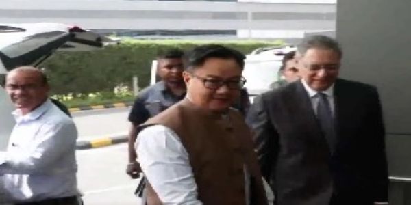 कतर के पूर्व अमीर शेख हमद बिन खलीफा अल थानी के निधन पर भारत सरकार की ओर से संवेदना व्यक्त करने के लिए दोहा रवाना हुए केंद्रीय मंत्री किरेन रिजिजू। कतर के पूर्व अमीर शेख हमद बिन खलीफा अल थानी के निधन पर भारत सरकार की ओर से संवेदना व्यक्त करने के लिए दोहा रवाना हुए केंद्रीय मंत्री किरेन रिजिजू।
