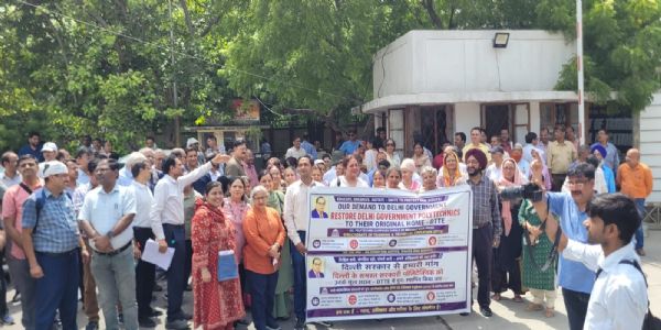 सरकारी पॉलिटेक्निक संस्थानों को डीएसईयू से अलग करने और कर्मचारियों की मांगों को लेकर डीटीटीई कार्यालय तक पैदल मार्च निकालते गैजेटेड ऑफिसर्स फोरम फॉर टेक्निकल एजुकेशन (जीओएफटीई) के सदस्य। सरकारी पॉलिटेक्निक संस्थानों को डीएसईयू से अलग करने और कर्मचारियों की मांगों को लेकर डीटीटीई कार्यालय तक पैदल मार्च निकालते गैजेटेड ऑफिसर्स फोरम फॉर टेक्निकल एजुकेशन (जीओएफटीई) के सदस्य।