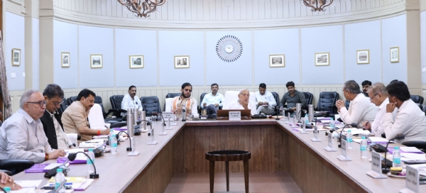बैठक में उपस्थित मंत्रीगण एवं अधिकारीगण बैठक में उपस्थित मंत्रीगण एवं अधिकारीगण