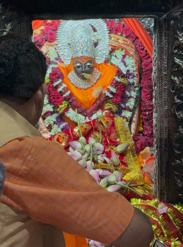 Sanaad bunty vivek sahu ne maihar me sashtang kr matha teka Sanaad bunty vivek sahu ne maihar me sashtang kr matha teka