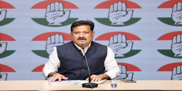 कांग्रेस मुख्यालय में पत्रकार वार्ता के दौरान पार्टी प्रवक्ता अतुल लोंढे पाटिल। कांग्रेस मुख्यालय में पत्रकार वार्ता के दौरान पार्टी प्रवक्ता अतुल लोंढे पाटिल।