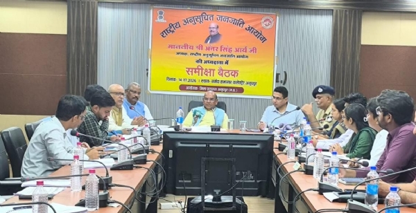 विभिन्न योजनाओं की प्रगति की समीक्षा बैठक में अध्यक्ष विभिन्न योजनाओं की प्रगति की समीक्षा बैठक में अध्यक्ष