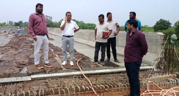 सेमरा-रिंगनी पुल निर्माण में तेजी: कलेक्टर जन्मेजय महोबे ने किया निरीक्षण, जल्द आवागमन शुरू कराने के दिए निर्देश सेमरा-रिंगनी पुल निर्माण में तेजी: कलेक्टर जन्मेजय महोबे ने किया निरीक्षण, जल्द आवागमन शुरू कराने के दिए निर्देश