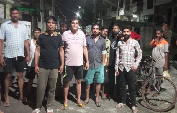 सोनीपत: बिजली कट के विरोध में प्रदर्शन करते उपभोक्ता सोनीपत: बिजली कट के विरोध में प्रदर्शन करते उपभोक्ता