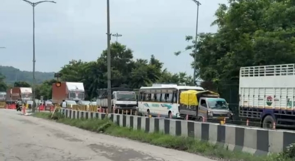सराईघाट के पुराने पुल की मरम्मत का काम शुरू; लगा भीषण ट्रैफिक जाम सराईघाट के पुराने पुल की मरम्मत का काम शुरू; लगा भीषण ट्रैफिक जाम