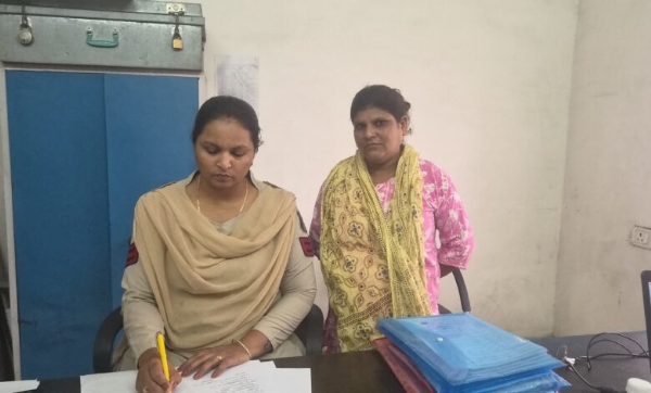 पुलिस के गिरफ्त में आरोपी पुलिस के गिरफ्त में आरोपी