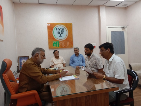 भाजपा प्रदेश कार्यालय में कैबिनेट मंत्री प्रहलाद पटेल ने कार्यकर्ताओं से की मुलाकात