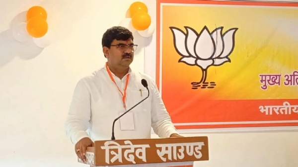 लोहा जनपद में मुरादाबाद कमिश्नरी प्रवास के दौरान आयोजित बैठक को संबोधित करते भाजपा प्रदेश महामंत्री संगठन धर्मपाल सिंह। लोहा जनपद में मुरादाबाद कमिश्नरी प्रवास के दौरान आयोजित बैठक को संबोधित करते भाजपा प्रदेश महामंत्री संगठन धर्मपाल सिंह।