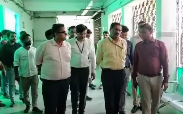 असिस्टेंट प्रोफेसर के निधन की सूचना पर पहुँचे प्राचार्य असिस्टेंट प्रोफेसर के निधन की सूचना पर पहुँचे प्राचार्य