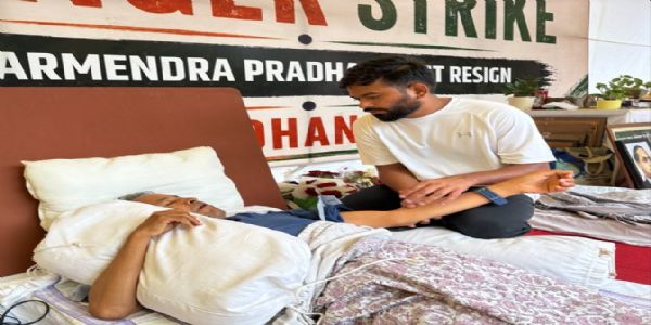 उद्धव और केजरीवाल ने सोनम वांगचुक से अनशन तोड़ने की अपील की