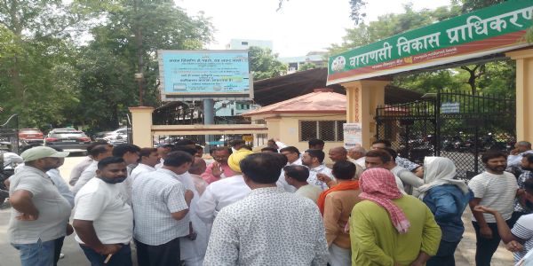 वाराणसी लॉन एसोसिएशन ने प्राधिकरण उपाध्यक्ष के सामने रखी अपनी मांगें, शासन भेजी जाएगी फाइल