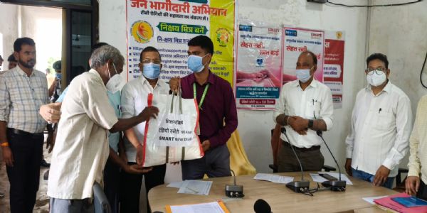 निक्षय मित्रों ने बढ़ाया टीबी मरीजों का हौसला, 32 मरीजों को मिला फूड बास्केट