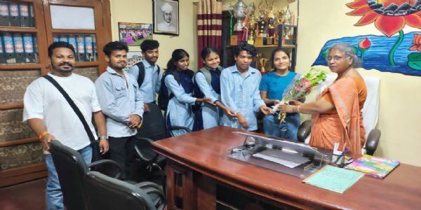 प्रभारी प्राचार्या से एबीवीपी ने मिलकर छात्रहित के मुद्दों पर सौंपा मांगपत्र
