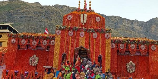 बदरीनाथ मंदिर चढ़ावा चोरी मामलाः उच्चस्तरीय जांच दल ने सीसीटीवी फुटेज और रिकॉर्ड की पड़ताल की