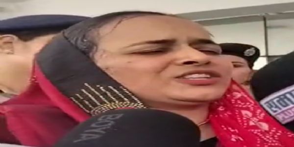 आगरा कैंट प्रकरण : स्टेशन मास्टर्स का डीआरएम कार्यालय पर जोरदार प्रदर्शन - दोषी आरपीएफ कर्मियों की बर्खास्तगी और गिरफ्तारी की मांग