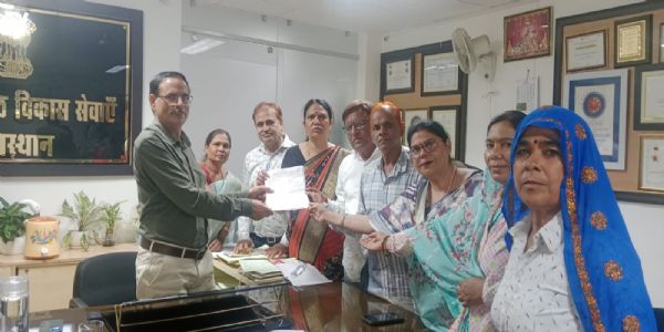 आंगनबाड़ी कर्मियों की समस्याओं पर निदेशक से वार्ता  में  कई मांगों पर बनी सहमति