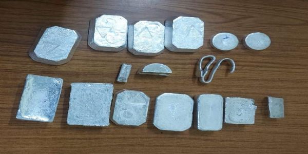 हावड़ा मेट्रो स्टेशन से साढ़े किलो चांदी की सिल्लियां बरामद, एक गिरफ्तार