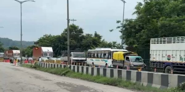 सराईघाट के पुराने पुल की मरम्मत का काम शुरू; लगा भीषण ट्रैफिक जाम