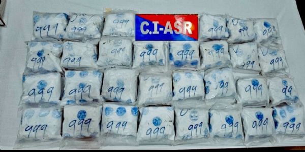 अमृतसर में 30 किलो हेरोइन बरामद, दो तस्कर गिरफ्तार