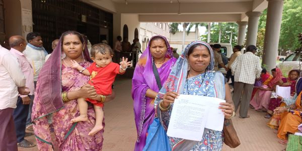 चप्पल बनाने की मशीन दिलाने के नाम पर महिला समूह से ठगी, सात साल बाद भी नहीं मिला पूरा पैसा