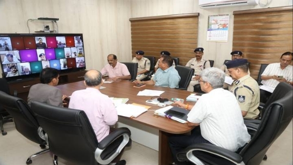 ग्वालियरः संभागीय आयुक्त एवं आईजी ने संभाग स्तरीय बैठक में की राहत प्रकरणों की समीक्षा ग्वालियरः संभागीय आयुक्त एवं आईजी ने संभाग स्तरीय बैठक में की राहत प्रकरणों की समीक्षा