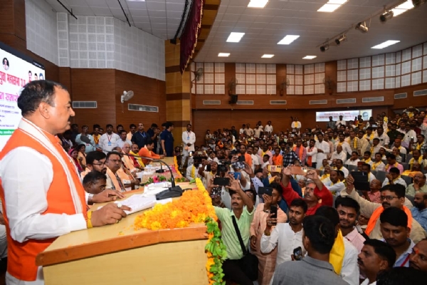 कार्यक्रम में उपस्थित गणमान्य एवं कार्यकर्ता। कार्यक्रम में उपस्थित गणमान्य एवं कार्यकर्ता।