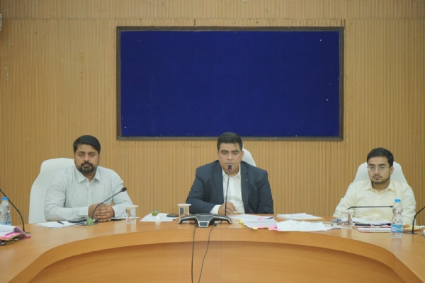 कोरबा में समय-सीमा बैठक: हाथी प्रभावितों को समय पर मुआवजा देने के निर्देश, किसानों के लिए खाद-ऋण वितरण और एग्रिस्टेक पंजीयन पर कलेक्टर का फोकस कोरबा में समय-सीमा बैठक: हाथी प्रभावितों को समय पर मुआवजा देने के निर्देश, किसानों के लिए खाद-ऋण वितरण और एग्रिस्टेक पंजीयन पर कलेक्टर का फोकस