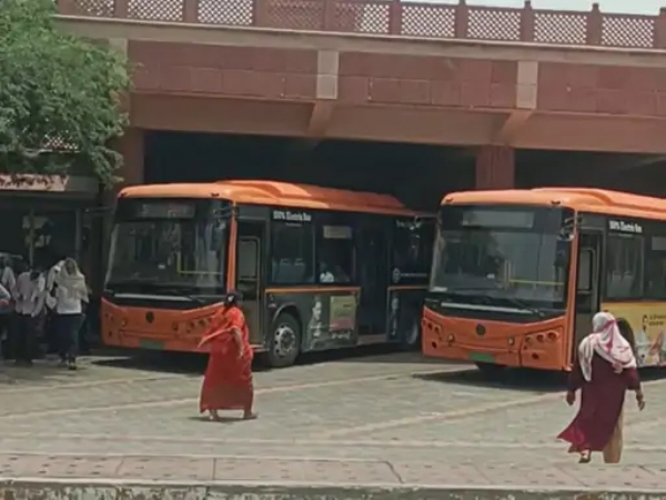 राेडवेज बसें राेडवेज बसें