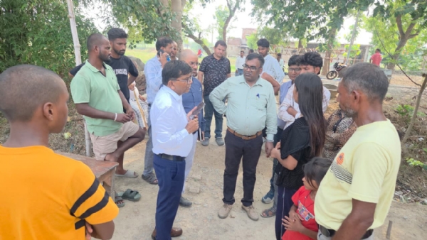 अनाथ बच्चों के घर पहुंची प्रशासनिक टीम अनाथ बच्चों के घर पहुंची प्रशासनिक टीम