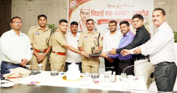 निवर्तमान सुकमा एसपी किरण चव्हाण को दी गई विदाई, नए एसपी का हुआ स्वागत निवर्तमान सुकमा एसपी किरण चव्हाण को दी गई विदाई, नए एसपी का हुआ स्वागत