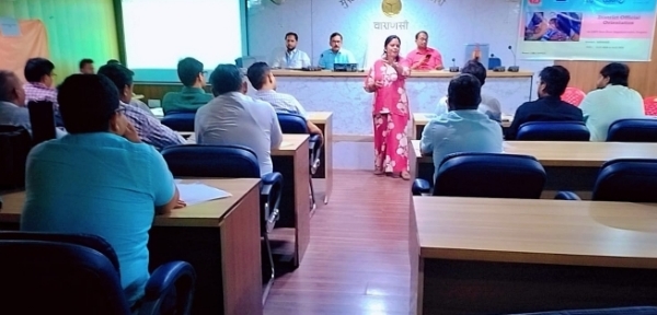 दो दिनों के कार्यक्रम में विषय रखते चिकित्सा अधिकारी दो दिनों के कार्यक्रम में विषय रखते चिकित्सा अधिकारी