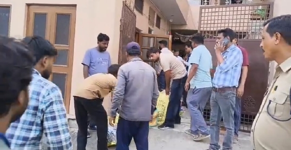 प्लास्टिक गोदाम पर छापेमारी प्लास्टिक गोदाम पर छापेमारी