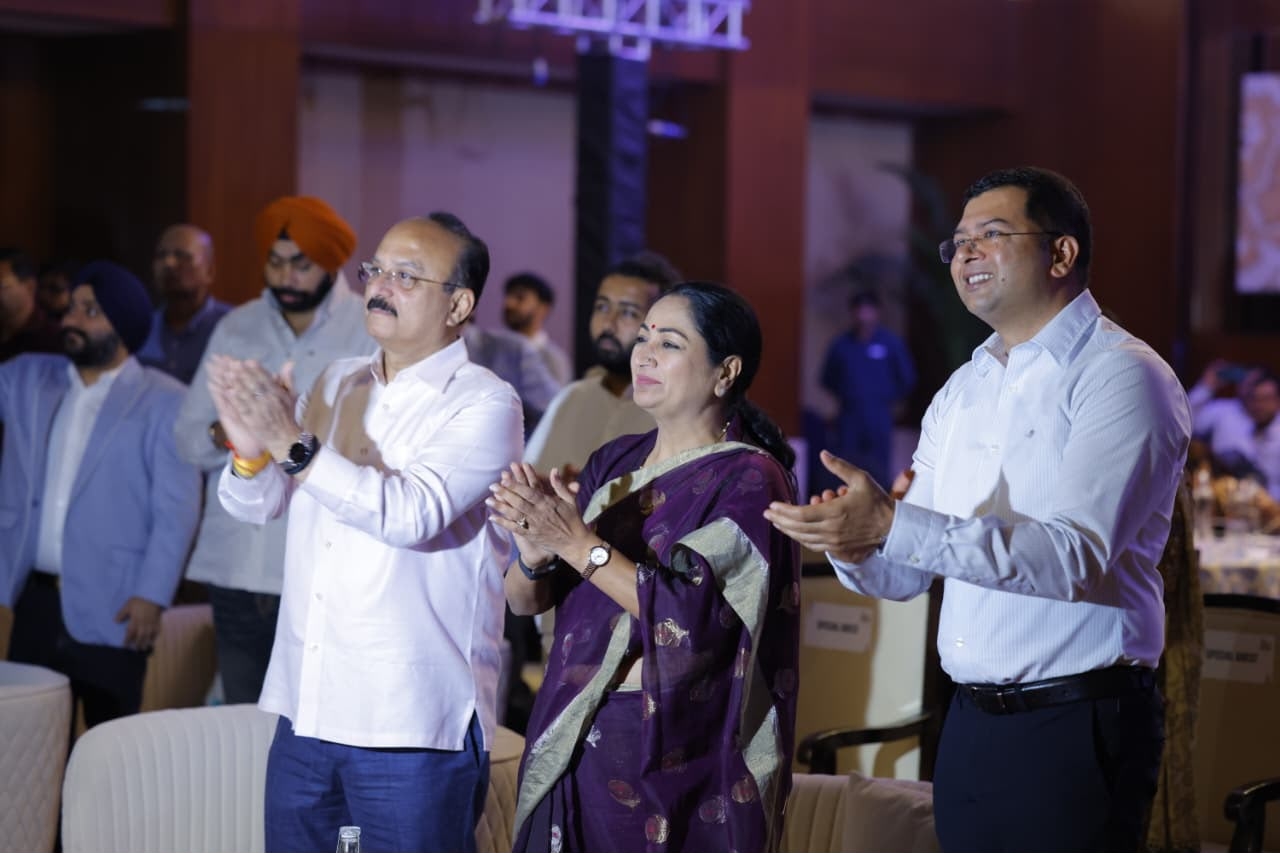दिल्ली की मुख्यमंत्री रेखा गुप्ता मंगलवार को राष्ट्रमंडल टेबल टेनिस चैंपियनशिप के आधिकारिक शुभंकर ‘मयूर’ का अनावरण करते हुए साथ में दिल्ली के खेल मंत्री आशीष सूद दिल्ली की मुख्यमंत्री रेखा गुप्ता मंगलवार को राष्ट्रमंडल टेबल टेनिस चैंपियनशिप के आधिकारिक शुभंकर ‘मयूर’ का अनावरण करते हुए साथ में दिल्ली के खेल मंत्री आशीष सूद